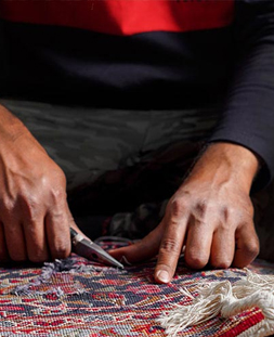 رفو گری قالی در قالیشویی نطنز 